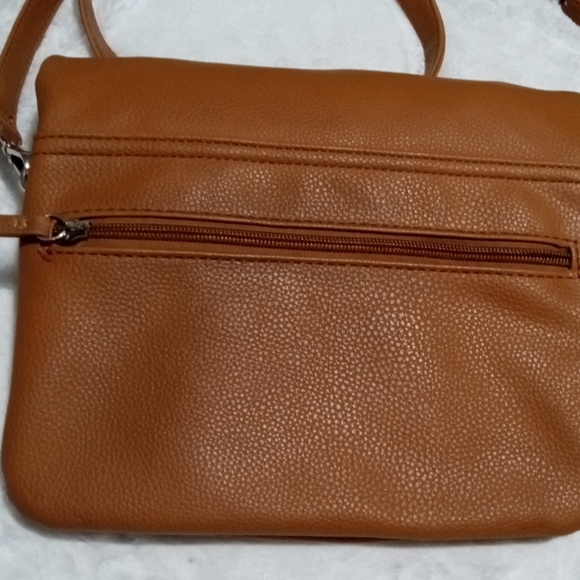 Kenneth Cole Reaction Crossbody Bag. Great condition.  Gently used.  CLEAN. - Picture 4 of 8